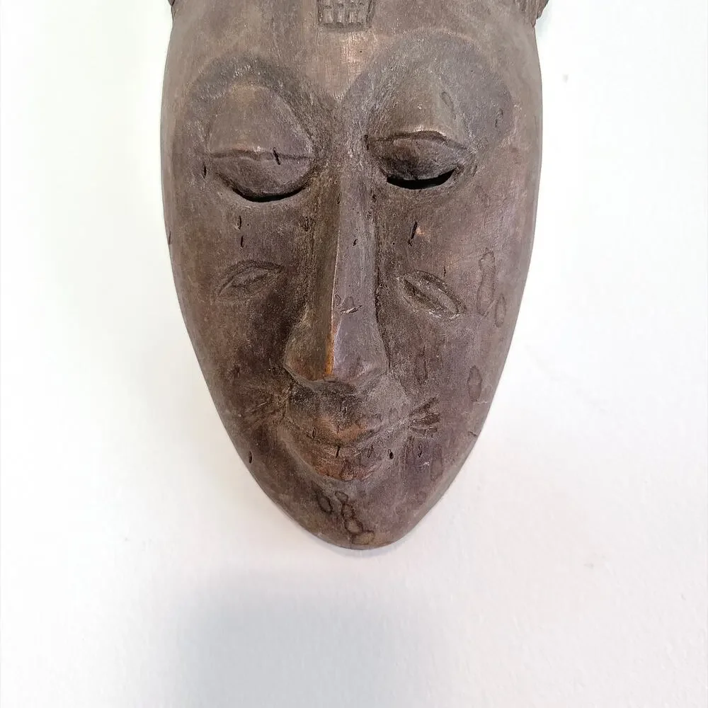 HAND-CARVED AFRICAN WOODEN BAULE PORTRAIT MASK WALL HANGING MBLO COTE D'IVOIRE